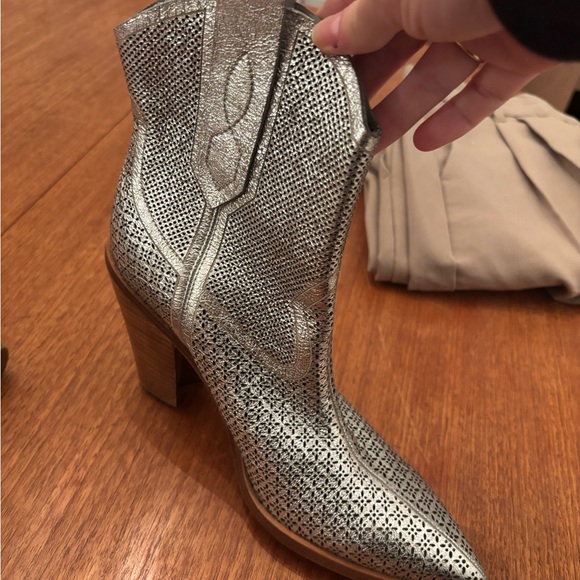 Silver metallic cowboy boots- size 38 - Picture 2 of 4